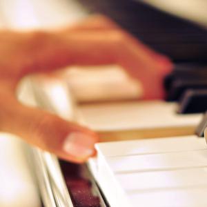 可乐操娇小女日逼视频
