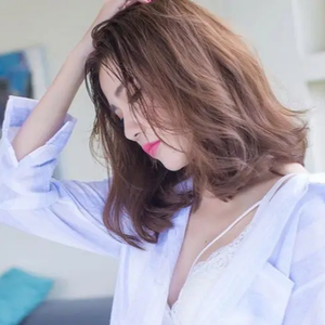 可乐操娇小女日逼视频
